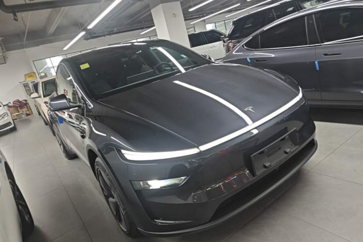 Used Tesla Model Y 2026 Facelifted Long-Range Rear-Drive Model Front Right 45 Deg