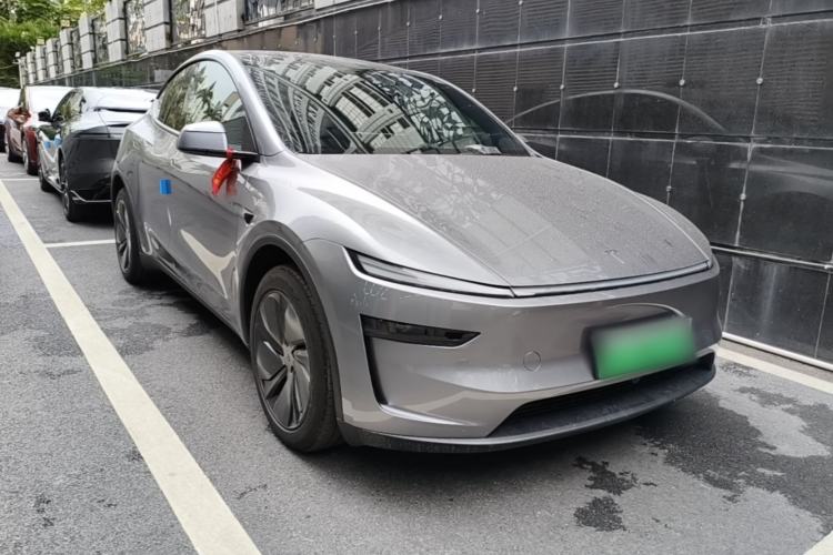 Used Tesla Model Y 2026 Rear-Drive Model Front Right 45 Deg