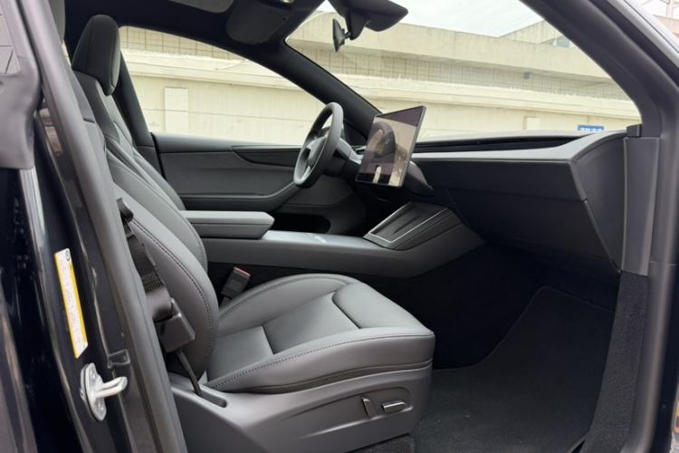 Used Tesla Model Y 2026 Facelifted Long-Range Rear-Drive Model Interior 2