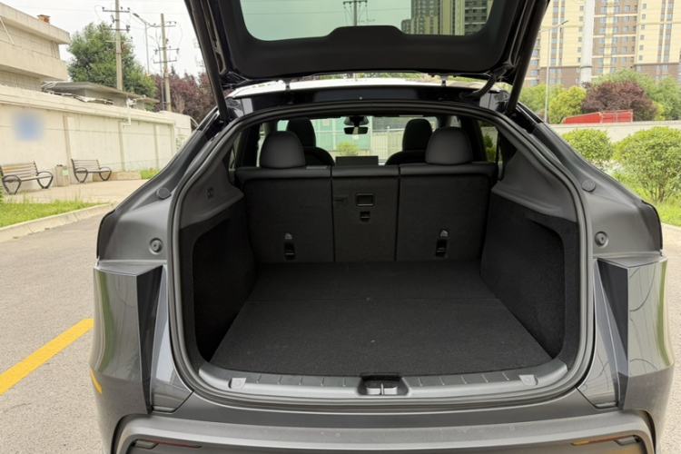 Used Tesla Model Y 2026 Facelifted Long-Range Rear-Drive Model Interior 4