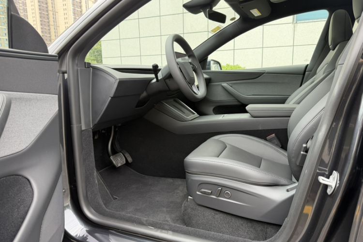 Used Tesla Model Y 2026 Facelifted Long-Range Rear-Drive Model Interior 5