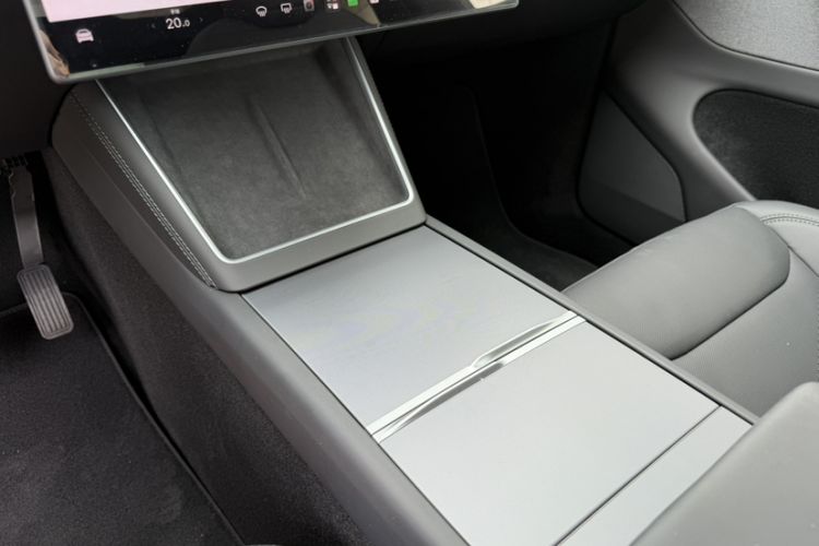 Used Tesla Model Y 2026 Facelifted Long-Range Rear-Drive Model Interior 6