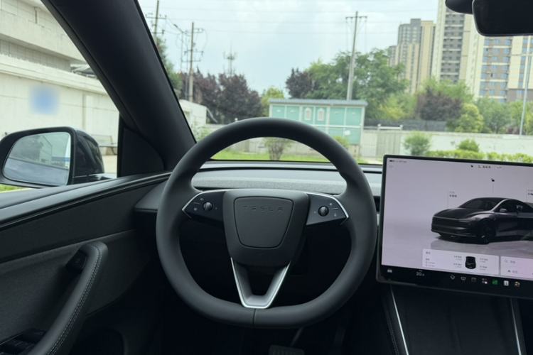 Used Tesla Model Y 2026 Facelifted Long-Range Rear-Drive Model Interior 9