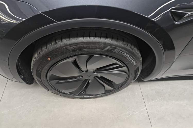 Used Tesla Model Y 2026 Facelifted Long-Range Rear-Drive Model Left Front Wheel Hub