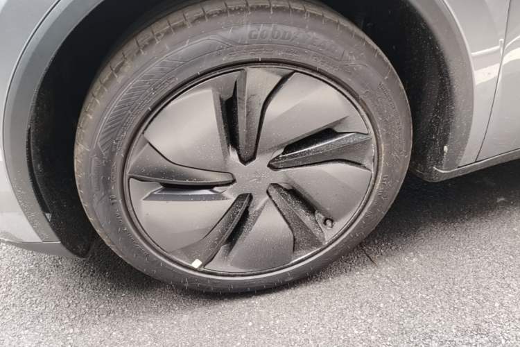 Used Tesla Model Y 2026 Rear-Drive Model Left Front Wheel Hub