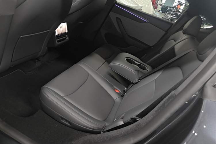 Used Tesla Model Y 2026 Facelifted Long-Range Rear-Drive Model Left Rear Seat