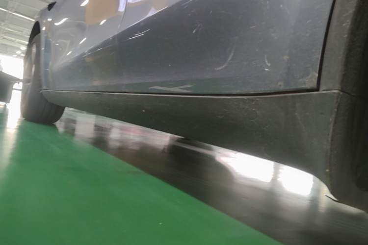 Used Tesla Model Y 2026 Rear-Drive Model Left Side Sill