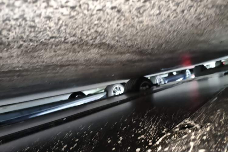 Used Tesla Model Y 2026 Rear-Drive Model Left Side Sill