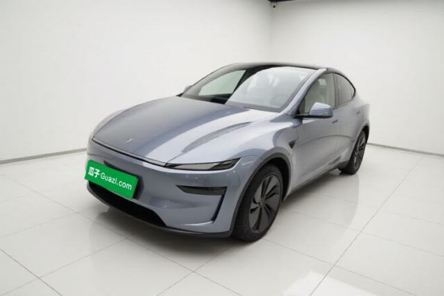 Tesla Model Y 2026 Rear-Drive Model مستعملة
