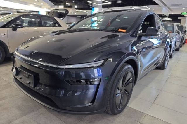 Used Tesla Model Y 2026 Long-Range All-Wheel-Drive Model