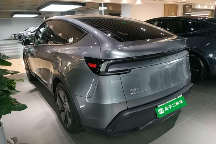 Used Tesla Model Y 2026 Facelifted Long-Range Rear-Drive Model Rear Left 45 Deg
