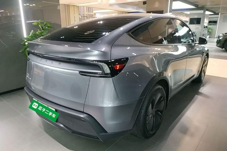 Used Tesla Model Y 2026 Facelifted Long-Range Rear-Drive Model Rear Right 45 Deg