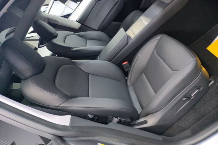 Used Tesla Model Y 2026 Model Long-Range Rear-Wheel-Drive Version Right Front Seat