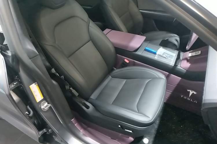 Used Tesla Model Y 2026 Facelifted Long-Range Rear-Drive Model Right Front Seat
