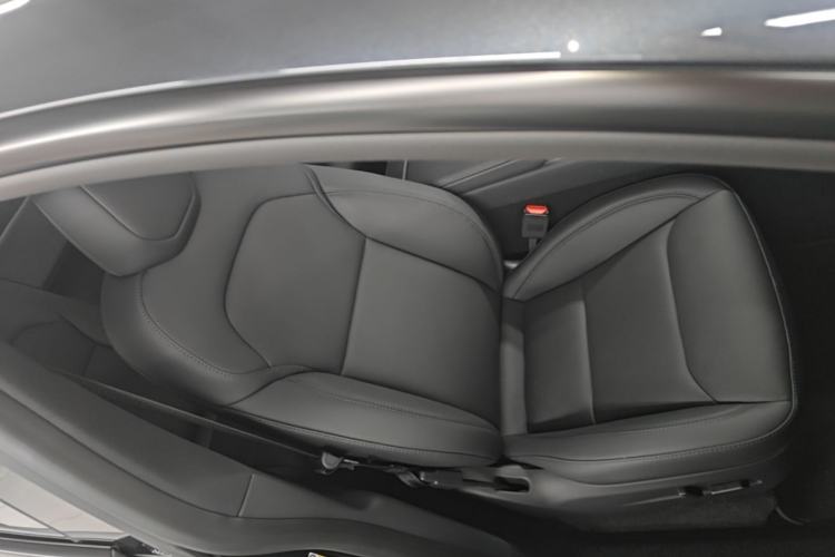 Used Tesla Model Y 2026 Facelifted Long-Range Rear-Drive Model Right Front Seat