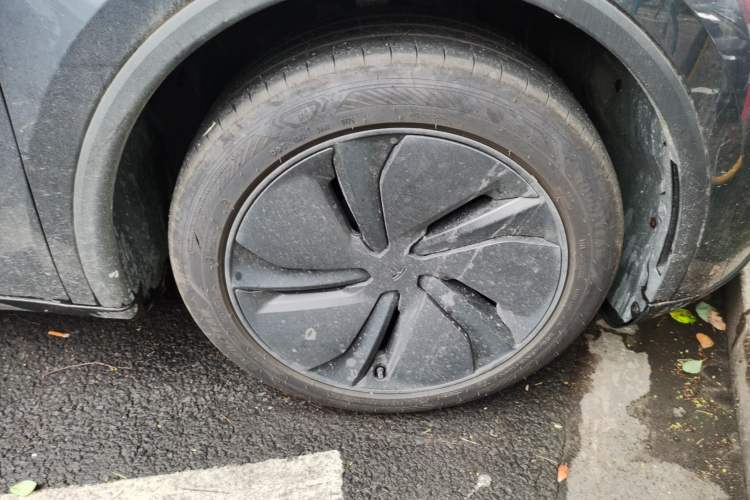 Used Tesla Model Y 2026 Rear-Drive Model Right Front Wheel Hub
