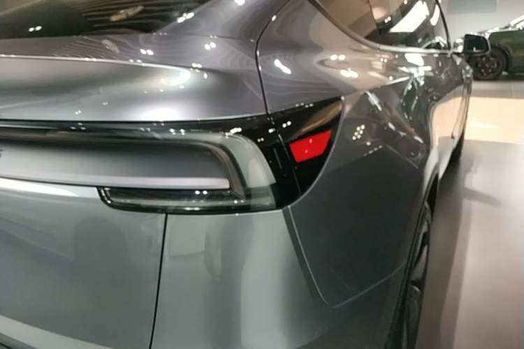 Used Tesla Model Y 2026 Facelifted Long-Range Rear-Drive Model Right Rear Taillight