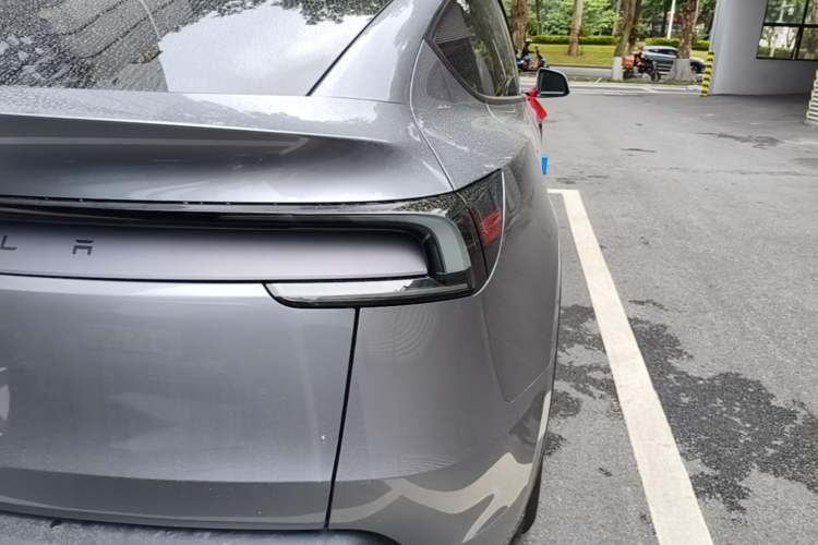 Used Tesla Model Y 2026 Rear-Drive Model Right Rear Taillight