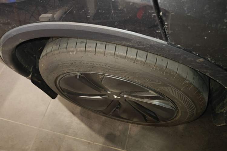 Used Tesla Model Y 2026 Rear-Drive Model Right Rear Wheel Hub