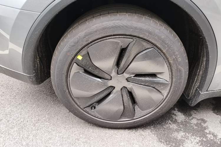 Used Tesla Model Y 2026 Rear-Drive Model Right Rear Wheel Hub
