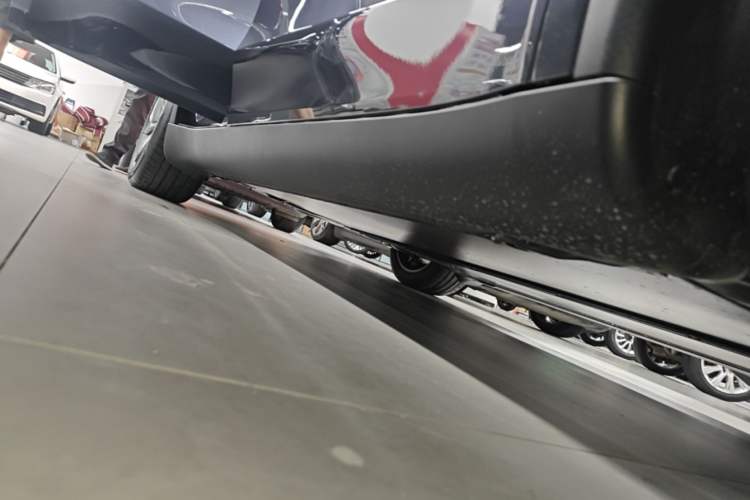 Used Tesla Model Y 2026 Facelifted Long-Range Rear-Drive Model Right Side Sill