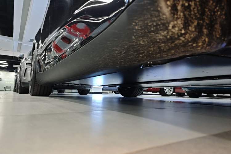 Used Tesla Model Y 2026 Long-Range All-Wheel-Drive Model Right Side Sill