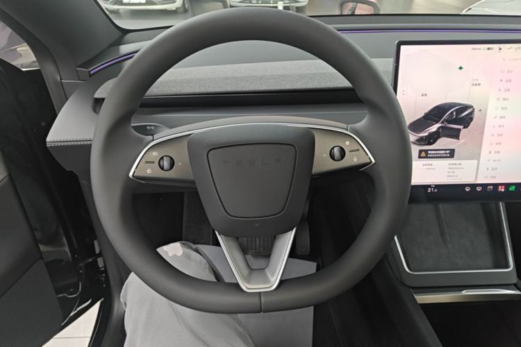 Used Tesla Model Y 2026 Facelifted Long-Range Rear-Drive Model Steering Wheel