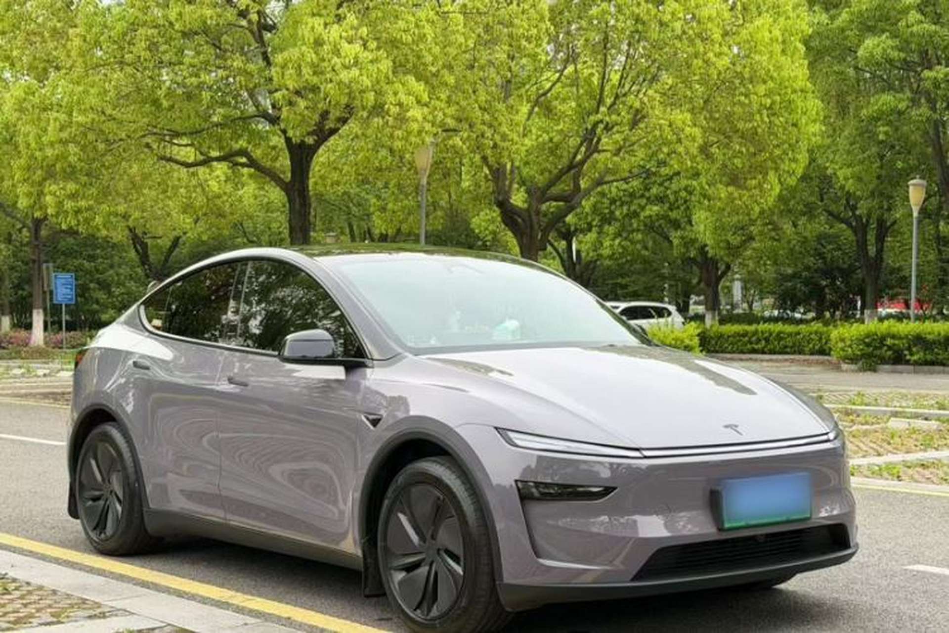 Used Tesla Model Y 2026 Rear-Drive Model Exterior 2