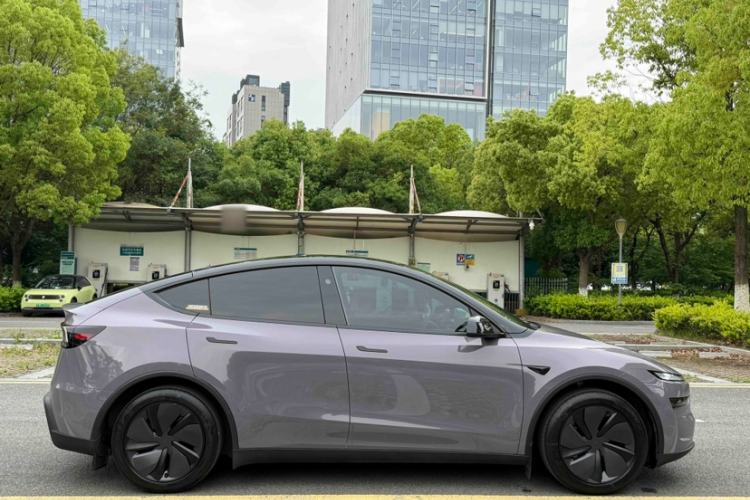 Used Tesla Model Y 2026 Rear-Drive Model Exterior 3