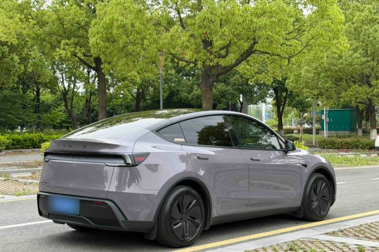 Used Tesla Model Y 2026 Rear-Drive Model Exterior 5