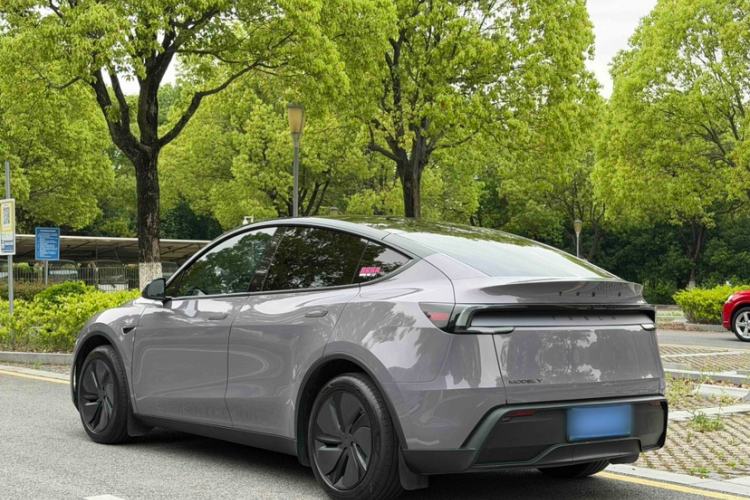 Used Tesla Model Y 2026 Rear-Drive Model Exterior 7