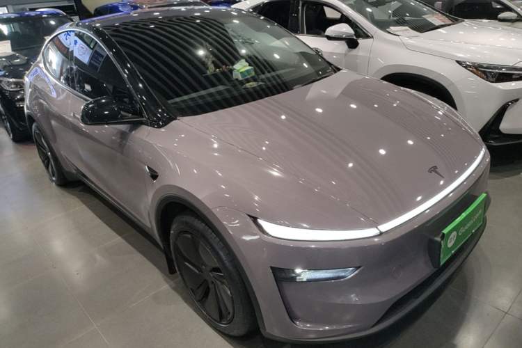 Used Tesla Model Y 2026 Rear-Drive Model Front Right 45 Deg