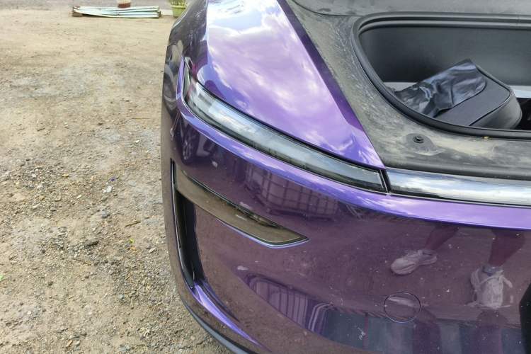 Used Tesla Model Y 2026 Facelifted Long-Range Rear-Drive Model Right Front Headlight