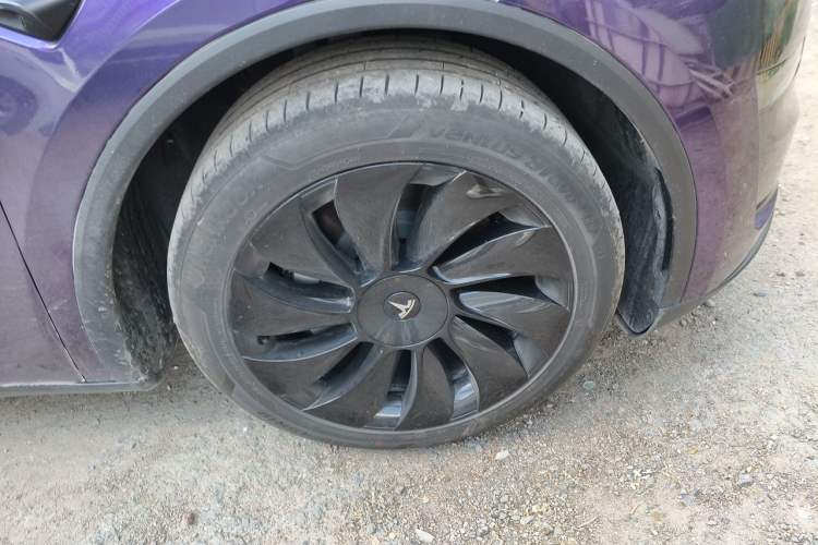 Used Tesla Model Y 2026 Facelifted Long-Range Rear-Drive Model Right Front Wheel Hub