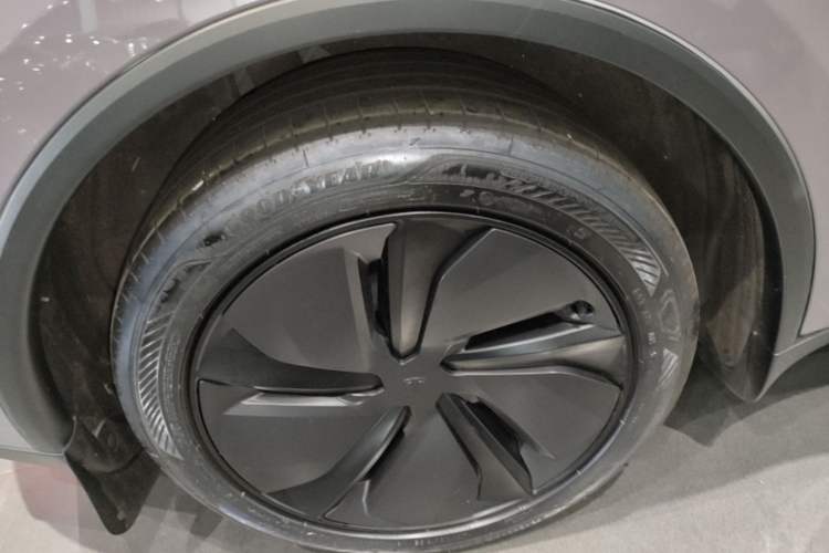 Used Tesla Model Y 2026 Rear-Drive Model Right Rear Wheel Hub