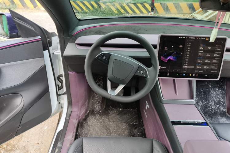 Used Tesla Model Y 2026 Facelifted Long-Range Rear-Drive Model Steering Wheel