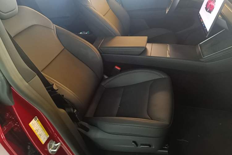 Used Tesla Model Y 2026 Model Long-Range Rear-Wheel-Drive Version Right Front Seat