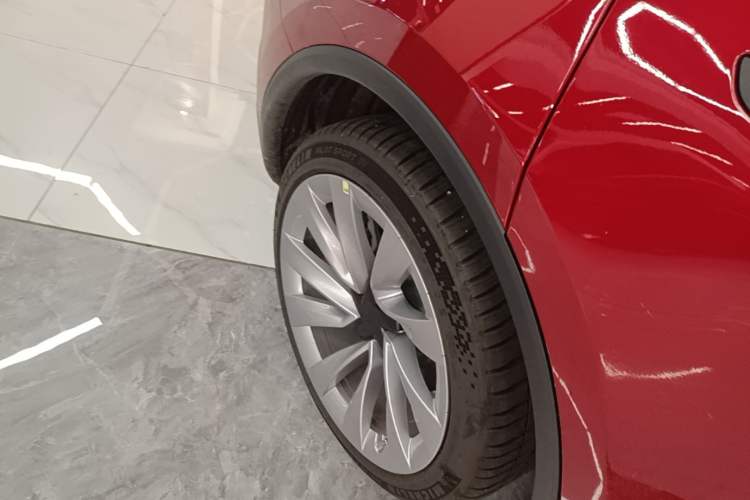 Used Tesla Model Y 2026 Model Long-Range Rear-Wheel-Drive Version Right Rear Wheel Hub