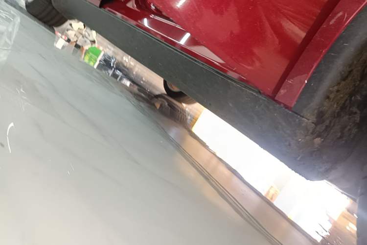 Used Tesla Model Y 2026 Model Long-Range Rear-Wheel-Drive Version Right Side Sill