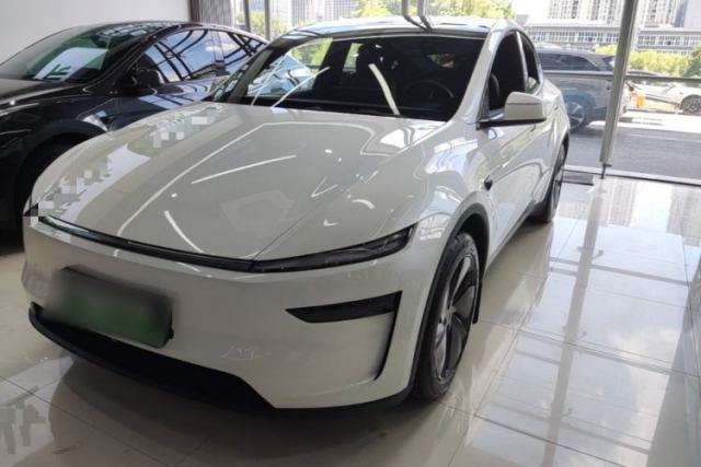 Tesla Model Y 2026 Rear-Drive Model مستعملة
