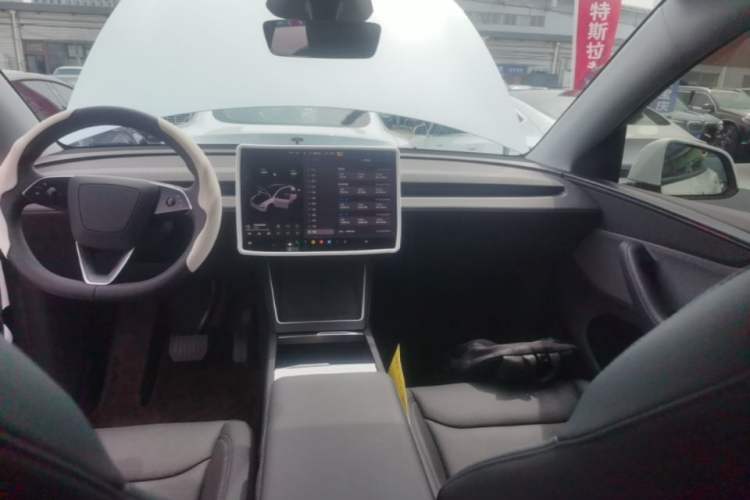 Used Tesla Model Y 2026 Model Long-Range Rear-Wheel-Drive Version Audio And AC Panel