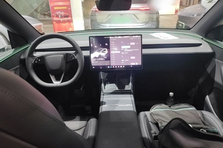 Used Tesla Model Y 2026 Rear-Drive Model Center Console