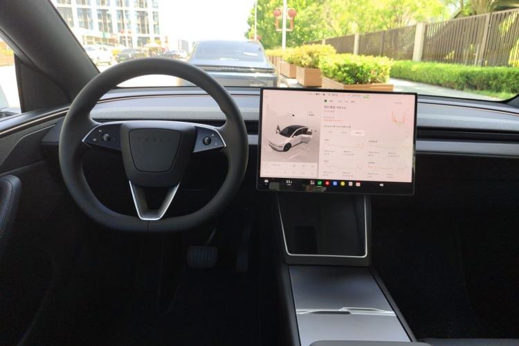 Used Tesla Model Y 2026 Long-Range All-Wheel-Drive Model Center Console