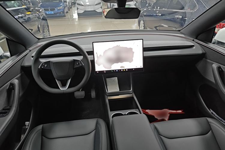 Used Tesla Model Y 2026 Rear-Drive Model Center Console