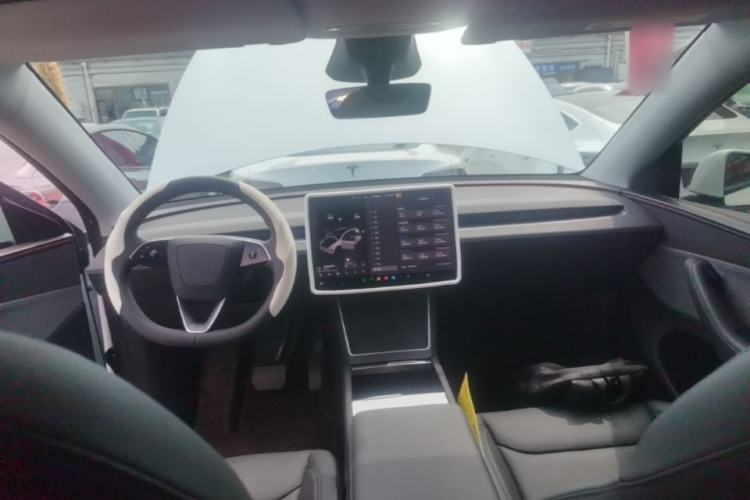 Used Tesla Model Y 2026 Model Long-Range Rear-Wheel-Drive Version Center Console