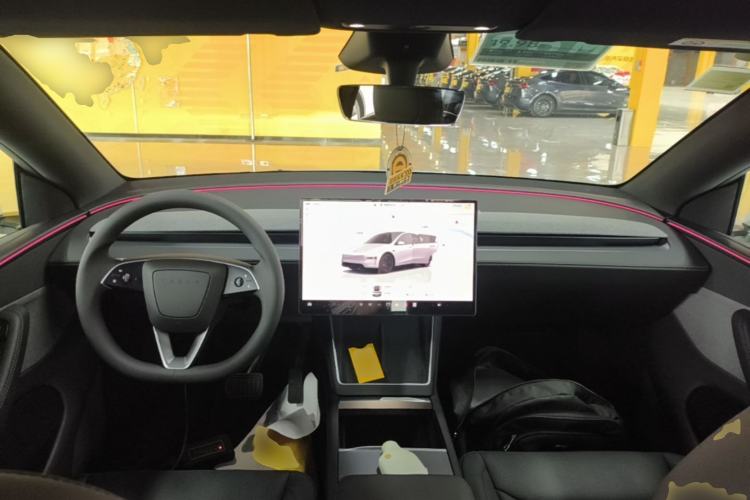 Used Tesla Model Y 2026 Rear-Drive Model Center Console