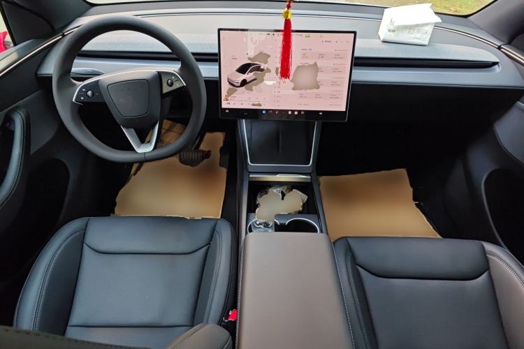 Used Tesla Model Y 2026 Rear-Drive Model Center Console