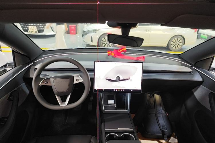 Used Tesla Model Y 2026 Rear-Drive Model Center Console