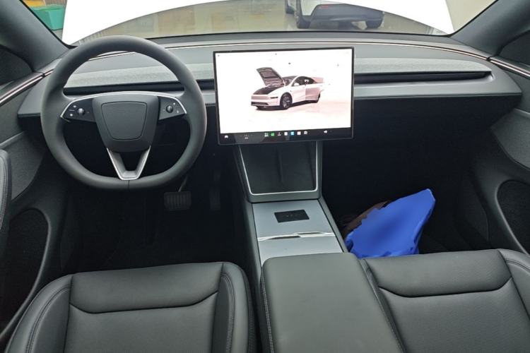 Used Tesla Model Y 2026 Rear-Drive Model Center Console