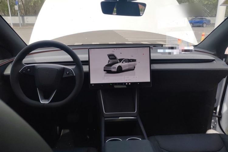 Used Tesla Model Y 2026 Rear-Drive Model Center Console